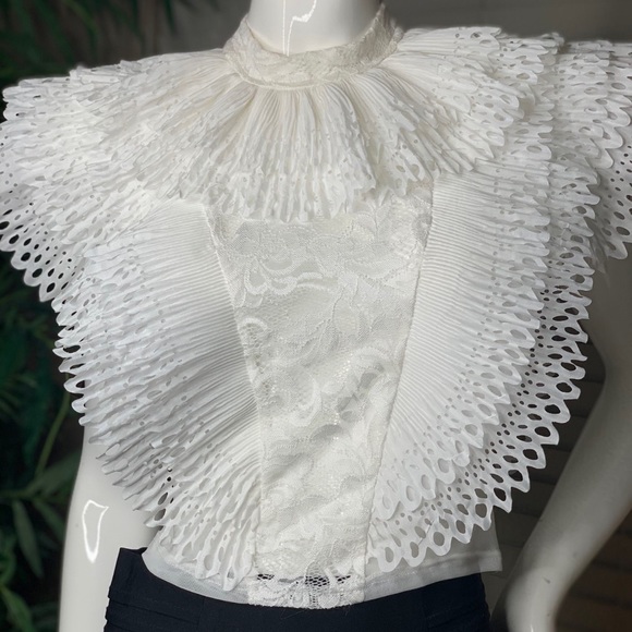 Spanish White Puff Top Size Medium - Picture 11 of 11